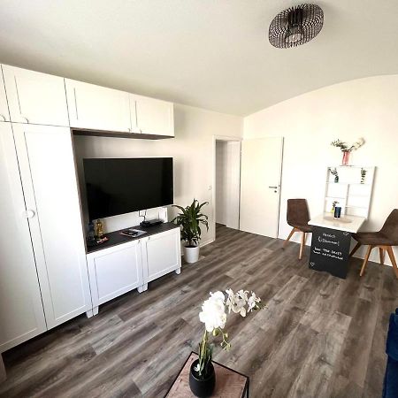 40 Qm Appartment Parkplatz, Balkon,Netflix, Prime Chemnitz Exterior photo